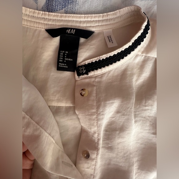 H&M Cream Satin-Look Button-Up Blouse w Black Collar  4 – Elegant Long Sleeve - Picture 5 of 11